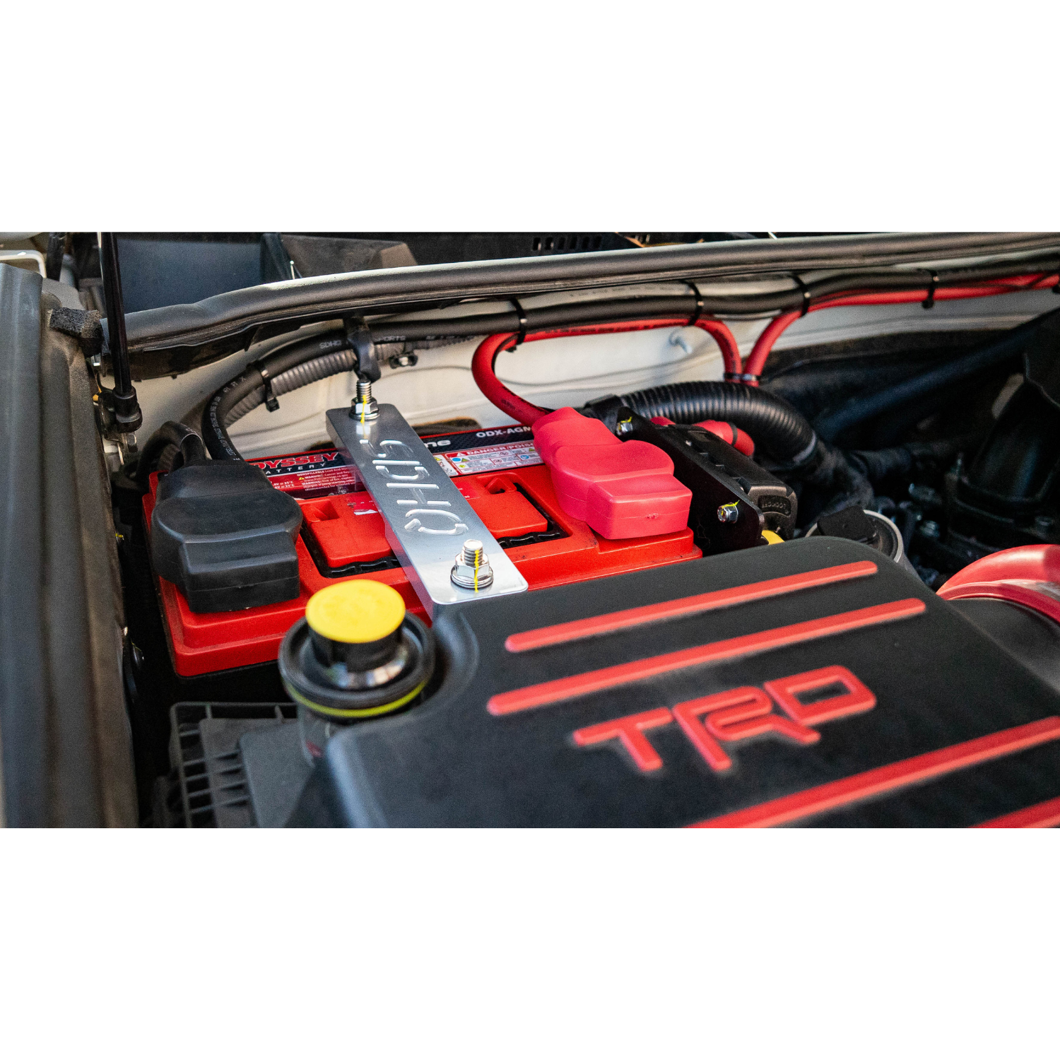 '10-23 Toyota 4Runner SDHQ Built Complete Dual Battery Kit Close-up Display installed