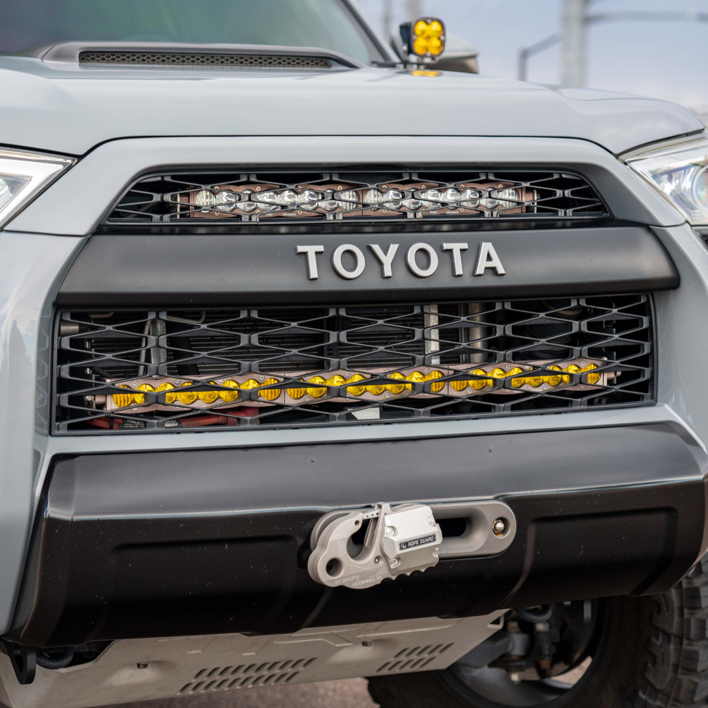 sdhq built toyota 4runner 20 inch upper grille light bar mount installed