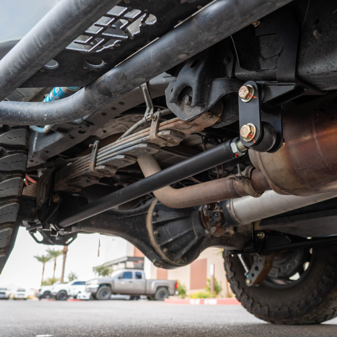 DISPLAY OF SDHQ BUILT 07-21 TOYOTA TUNDRA TRACTION BAR KIT INSTALLED
