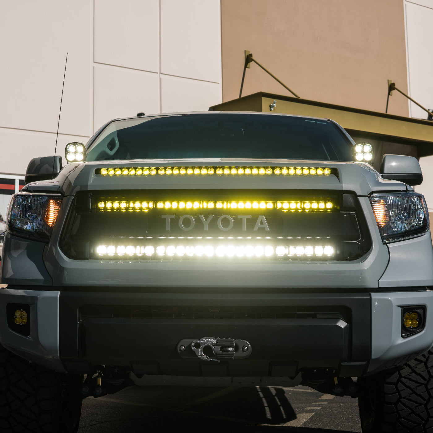 14-21 TUNDRA SDHQ BUILT BTG LIGHT BAR MOUNT INSTALLED DISPLAY WITH LIGHT BARS ON
