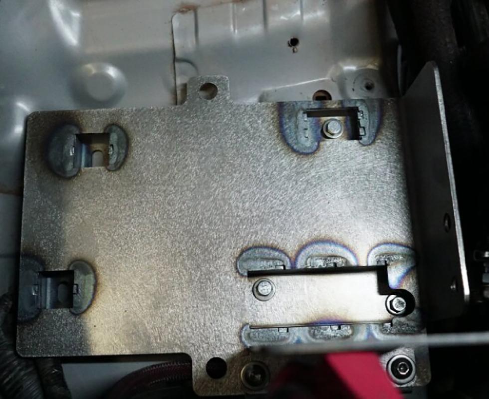 '07-21 Toyota Tundra SDHQ Built Dual Battery Tray Kit close-up installed